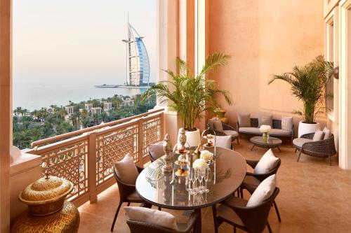ระเบียง/ชานเรือน, จูเมราห์ อัล กาซร์ ดูไบ (Jumeirah Al Qasr Dubai) near ซูค มาดินัต จูไมราห์