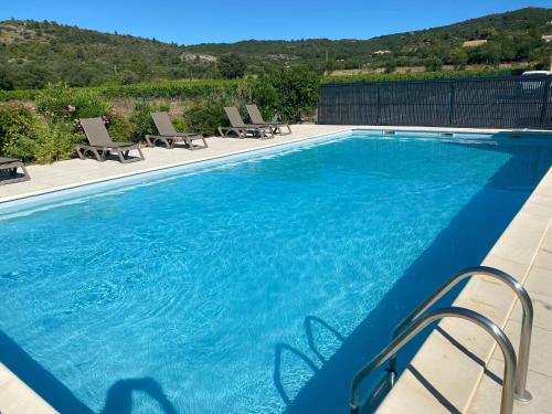 Appartement entre lac et mer avec piscine - Apartment - Péret