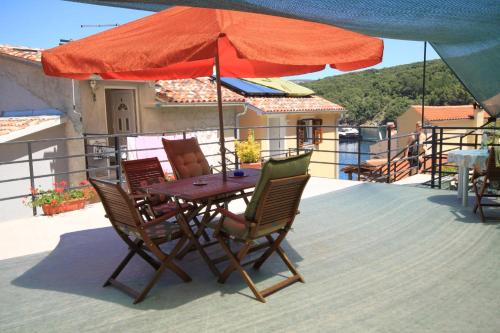 Apartments by the sea Valun, Cres - 8086