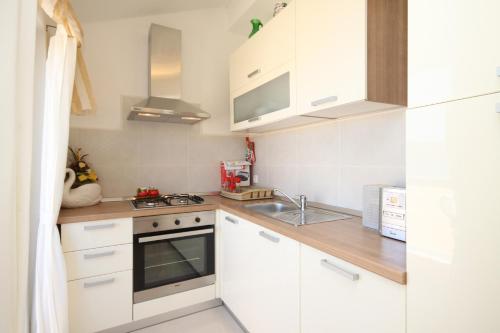Konyha, Apartments by the sea Valun, Cres - 8086 in Valun
