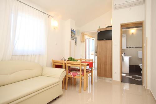 Létesítmények, Apartments by the sea Valun, Cres - 8086 in Valun