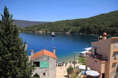 Kilátás, Apartments by the sea Valun, Cres - 8086 in Valun