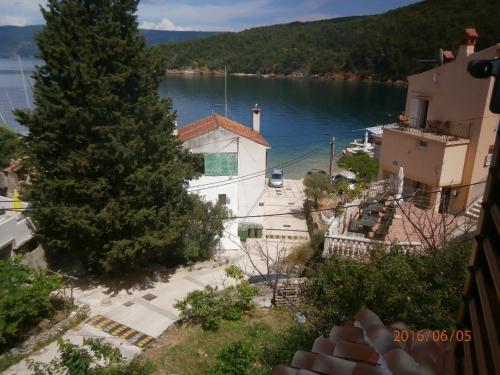 Kilátás, Apartments by the sea Valun, Cres - 8086 in Valun