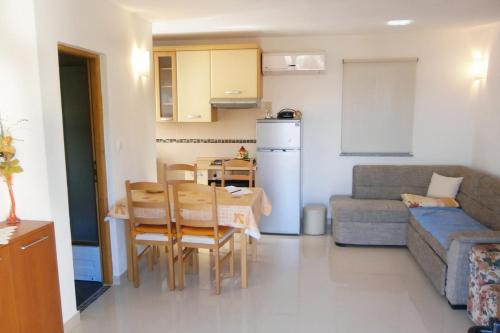 Apartments by the sea Valun Cres - 8086 - main image