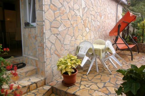 Apartments by the sea Valun, Cres - 8086