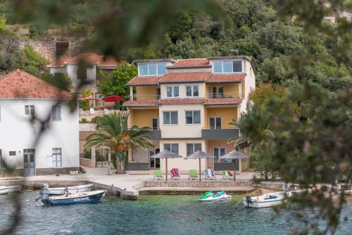  Apartments by the sea Savar, Dugi otok - 8128, Pension in Brbinj