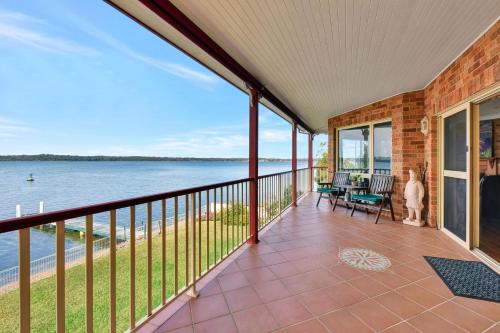 Sunshine Lake Views with Jetty and Slipway