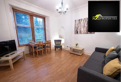 ☆ Spacious 2 Bed flat, Close to University ☆