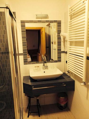 Single Room image 4