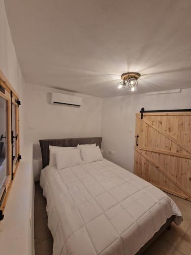 Aprosmeno Jacuzzi House 3 With Private Pool in Agros