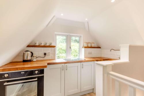 Little Thatch Lovely 2-Bed Converted Workshop Near Weymouth in Nottington