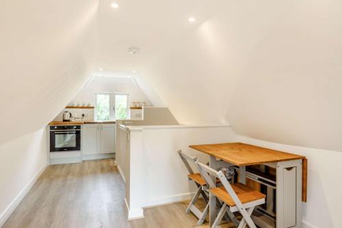 Little Thatch Lovely 2-Bed Converted Workshop Near Weymouth in Nottington