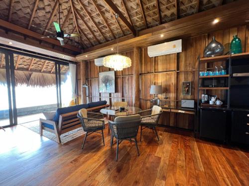 สิ่งอำนวยความสะดวกเพื่อการสันทนาการ, ซีลอร์ด ในทอน บีชฟร้อนต์ ภูเก็ต (Sealord Naithon Beachfront Phuket ) in ในทอน