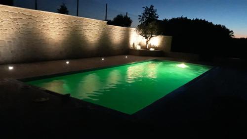 Peldbaseins, la Roulotte du Cos in Lafrancaise