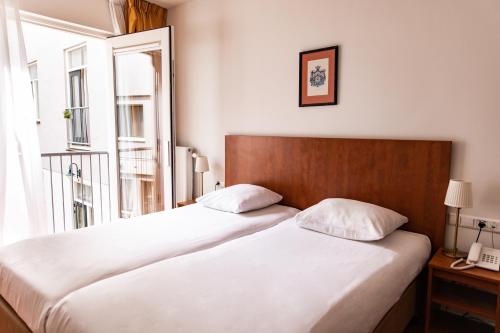 Ambassador City Centre Hotel - image 10