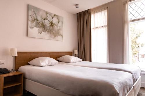 Ambassador City Centre Hotel - image 7