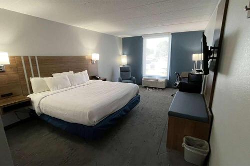Days Inn & Suites by Wyndham Springfield OH in Springfield, USA