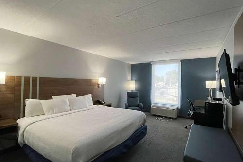 USA Inn and Suites - image 8