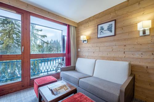 2 twin beds, 1 sofa bed