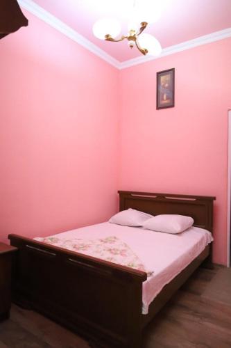 Tnak Hotel – Yerevan, NY