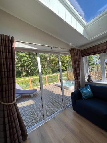 Hollicarrs - Dragonfly Lodge Hollicarrs - Dragonfly Lodge