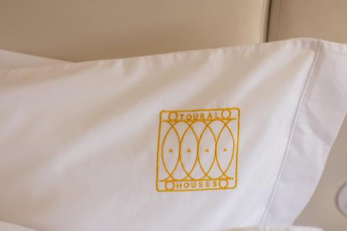 Trovador City Guest House - image 11