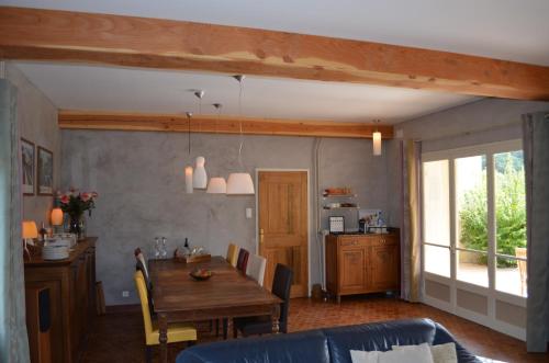 Létesítmények, Hameau d'hotes La Roseraie-Drome in Condorcet