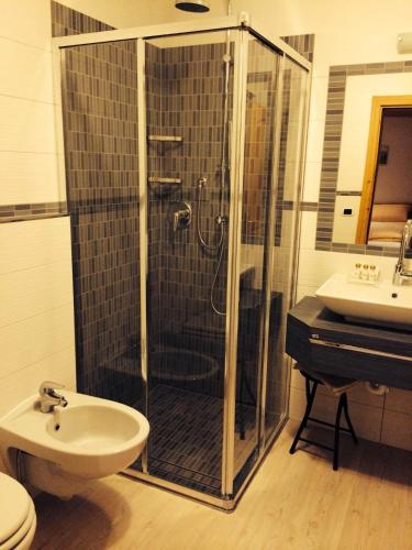 Single Room image 3