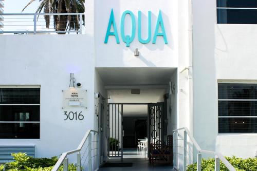 Aqua Hotel - 출입구