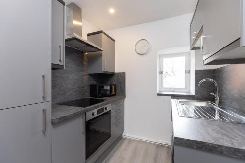 مطبخ, Lovely City Centre 1 bedroom flat. in مركز مدينة بيرث