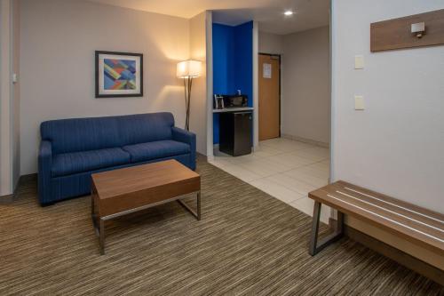 Holiday Inn Express Hotel & Suites Roseville - Galleria Area, an IHG Hotel