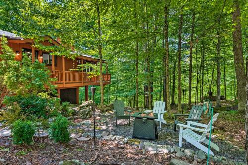 Cozy Lake Ariel Gem with Fire Pit and Resort Amenities in Lake Ariel, USA