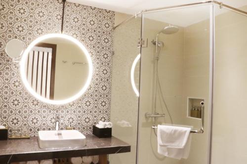 room detail thumbnail 2