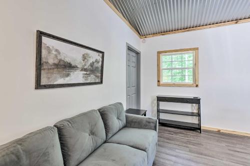 Quaint Tallassee Cabin Stone Creek On-Site! in Tallassee, USA
