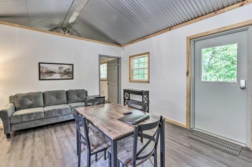 Quaint Tallassee Cabin Stone Creek On-Site! in Tallassee, USA