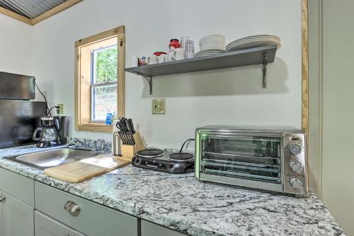 Tallassee Cabin with Forest Views Near Creek! in Tallassee, USA