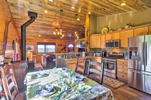 Charming Jefferson Retreat with Deck and Grill!
