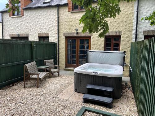 Cottage With Hot Tub in Pembrokeshire