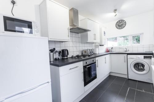 Three Bed - Suitable for Contractors- Large Groups in Easton
