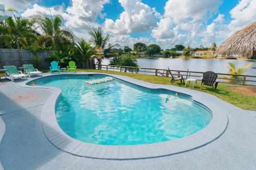 The Sunset Dream - Villa Pool Lake for Families in Fort Lauderdale, USA