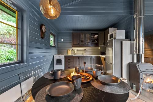 кухня, Cabin alongside the beautiful fjærlandsfjord in Флаленд