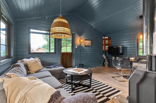 Cabin alongside the beautiful fjærlandsfjord in Флаленд