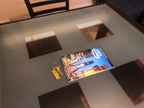 67-26 Austin Cove near subway, all shops, restaurants! Separate Entrance in New York, USA