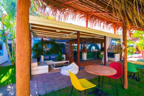 Buitenkant, CLUB IBIZA - Party Hotel & Beach Club in Jaco