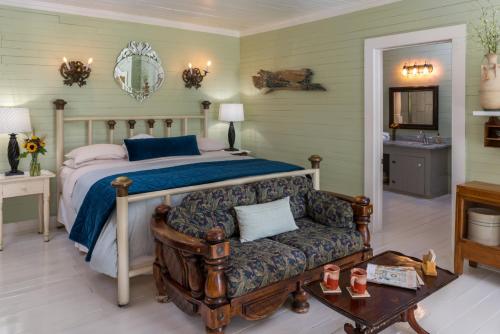 Maison DMemoire Bed & Breakfast Cottages in Rayne, USA