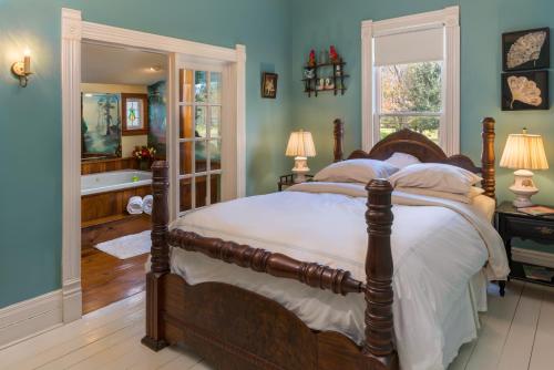 Maison DMemoire Bed & Breakfast Cottages in Rayne, USA