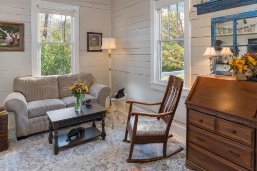 Maison D'Memoire Bed & Breakfast Cottages - image 6