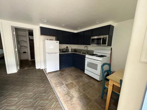 Deluxe Queen Suite