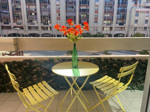 Nice Port , 2BR, 6 Guests, Walk to Beach and Old Town, Nicea