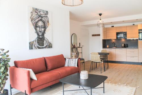 African-Style Apartment - stadtnah, Parkplatz, E-Ladestation fur Auto & Fahrrader, Gitterbox fur Fah 336m von Comeniusstraße entfernt